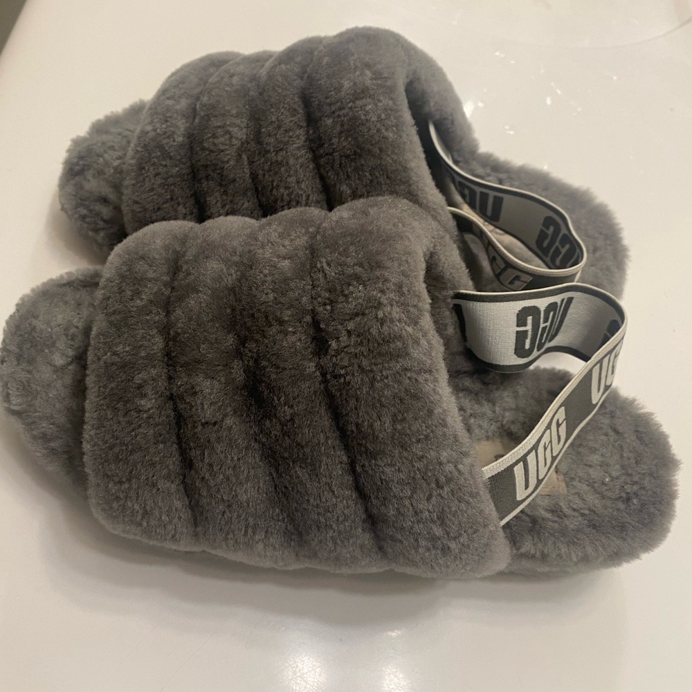 Ugg Slipper - image 3